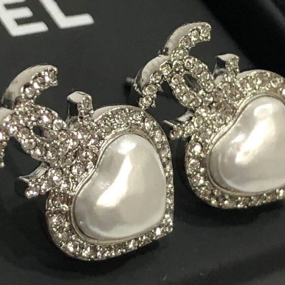 CHANEL CC Logos Rhinestone Pearl Heart Stud Earrings Silver Tone B23B Auth w/Box - Picture 8 of 10